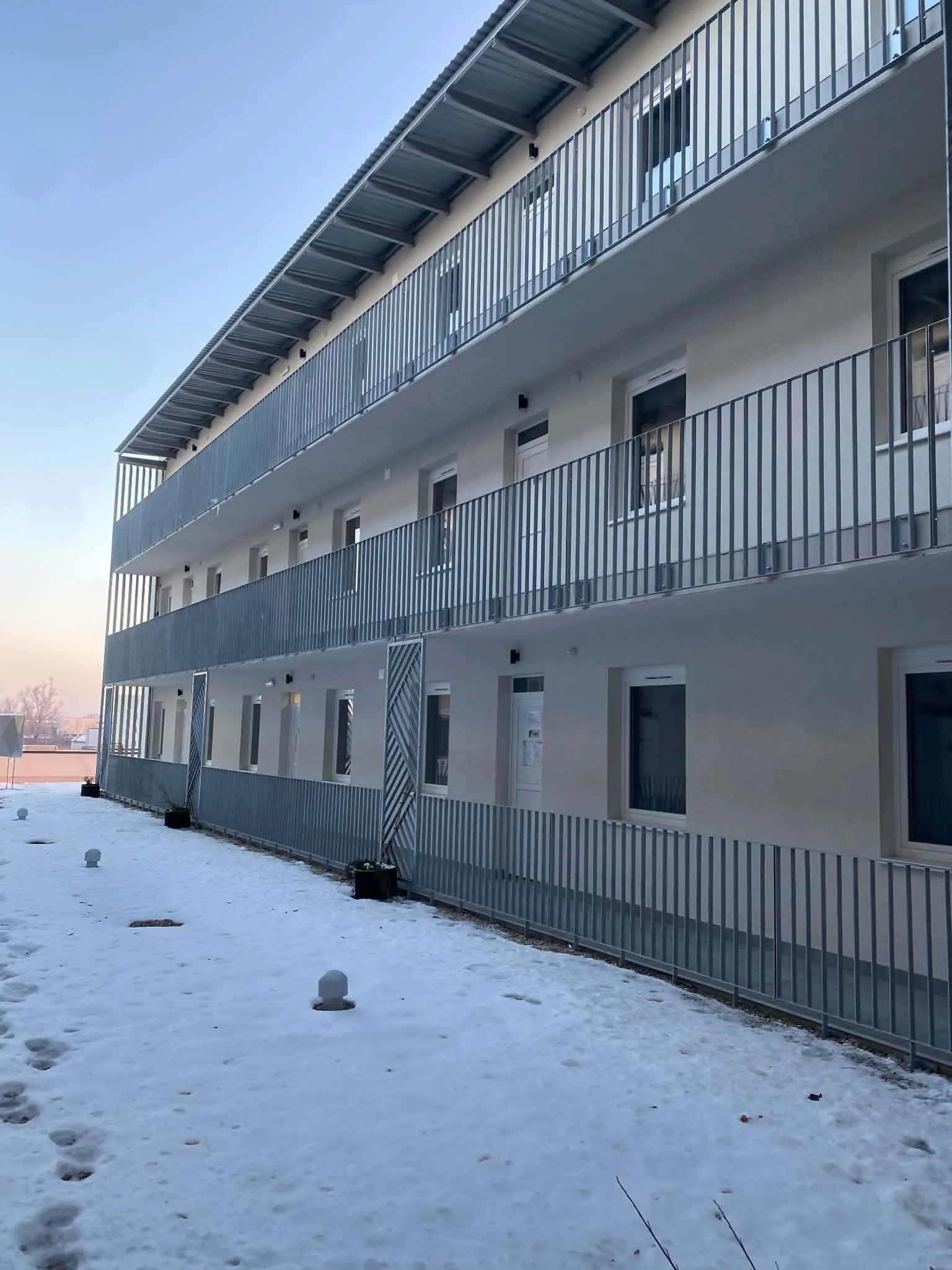 Emeletes lakások korlát